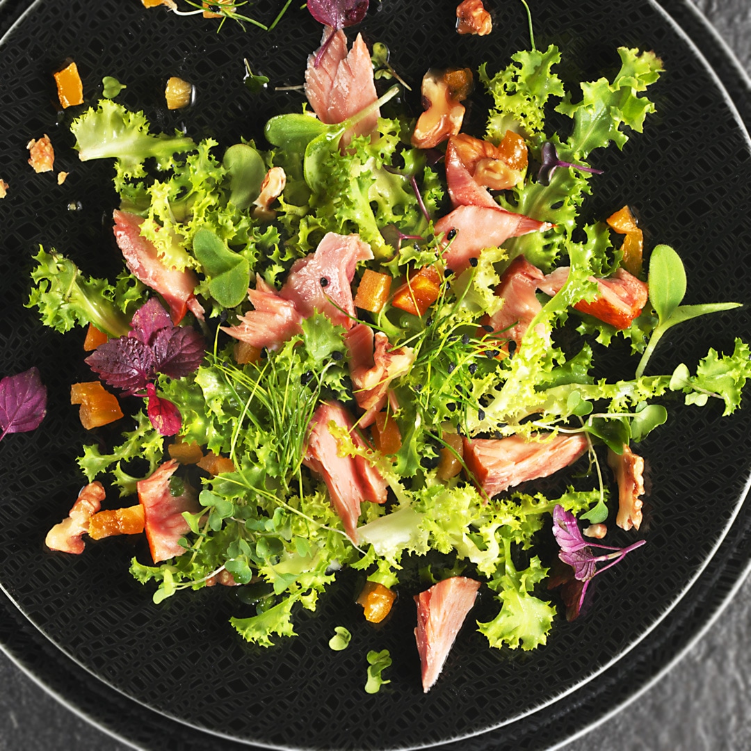 Pulled Stremellachs auf Kressesalat