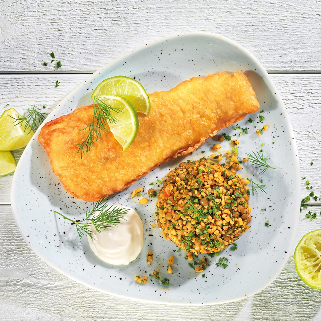 Backfisch mit Bulgursalat und Limetten-Aioli