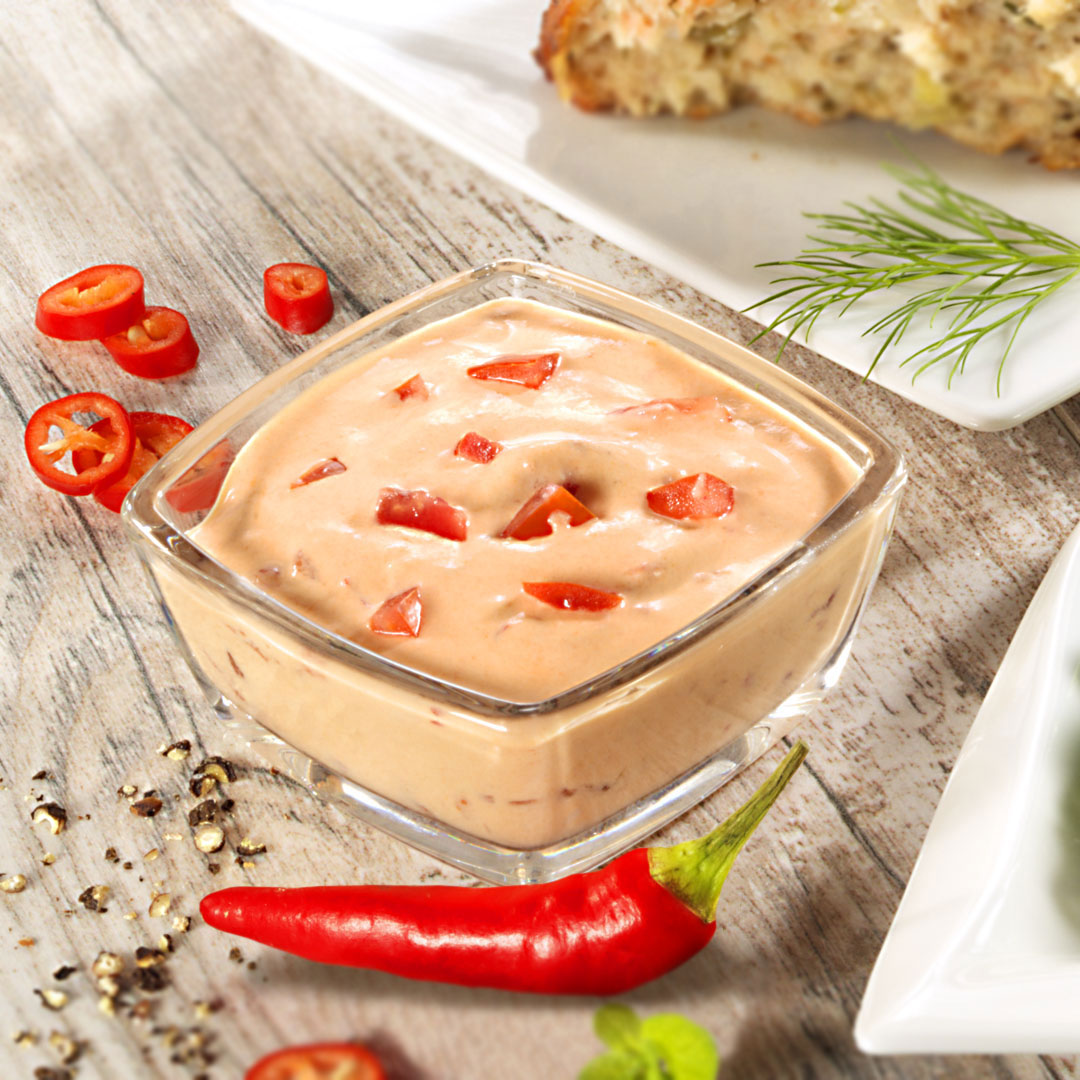 Joghurt-Dip mit Chili und Knoblauch